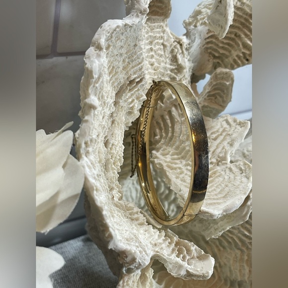 Vintage B. A. BALLOU & CO. Yellow Gold Filled Hinged Bracelet W/Safety Chain - Picture 3 of 9